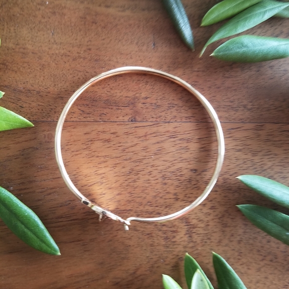 NEW Marc Jacobs Rose Gold Turnlock Bracelet Bangle - Picture 8 of 8